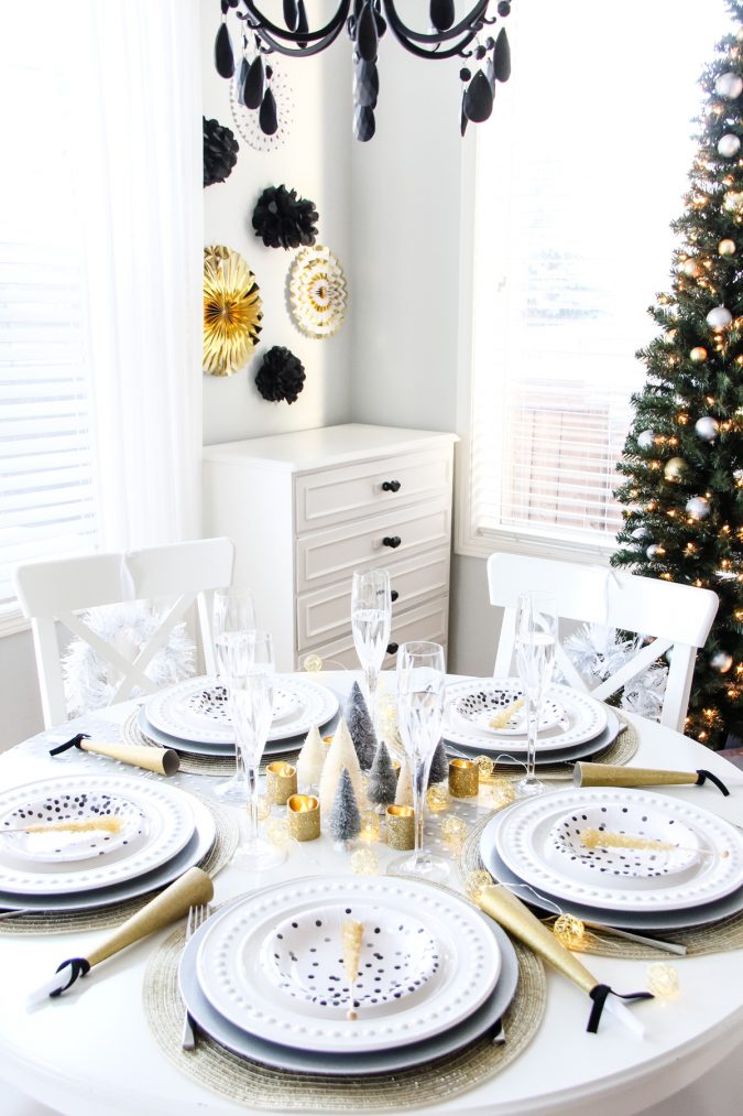 new year dinner table decoration noisemakers 10 Breathtaking New Year’s Eve Party Decoration Trends - 33