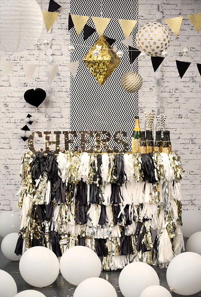 10 Breathtaking New Year’s Eve Party Decoration Trends 26 new years eve champagne bar 10 Breathtaking New Year’s Eve Party Decoration Trends - 26