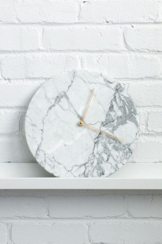 10 Breathtaking New Year’s Eve Party Decoration Trends 9 new years eve decoration marble clock 10 Breathtaking New Year’s Eve Party Decoration Trends - 9