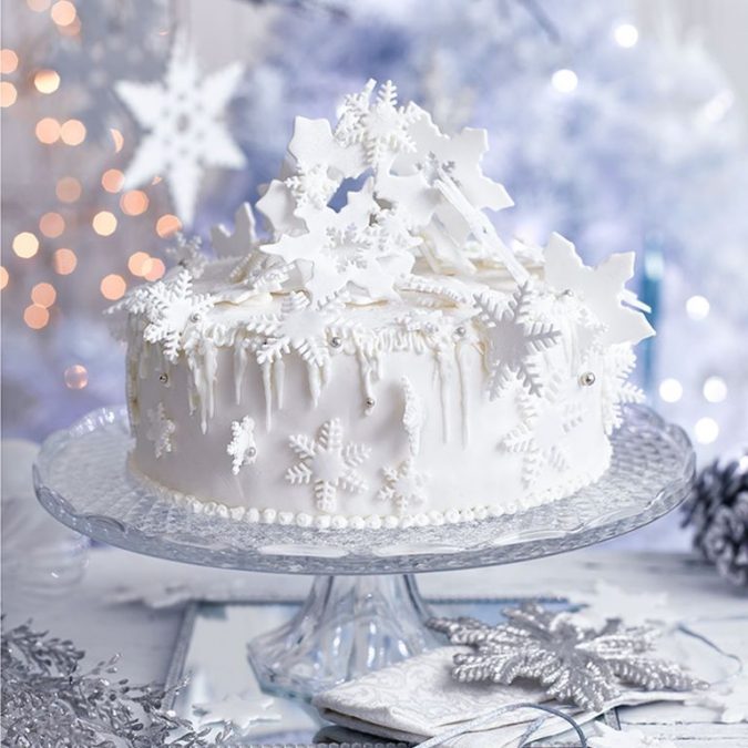 snowstorm-christmas-cake-decoration-675x675 16 Mouthwatering Christmas Cake Decoration Ideas 2022