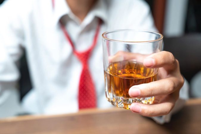drinking alcohol 10 Signs that You Need an Online Therapist Help - 15