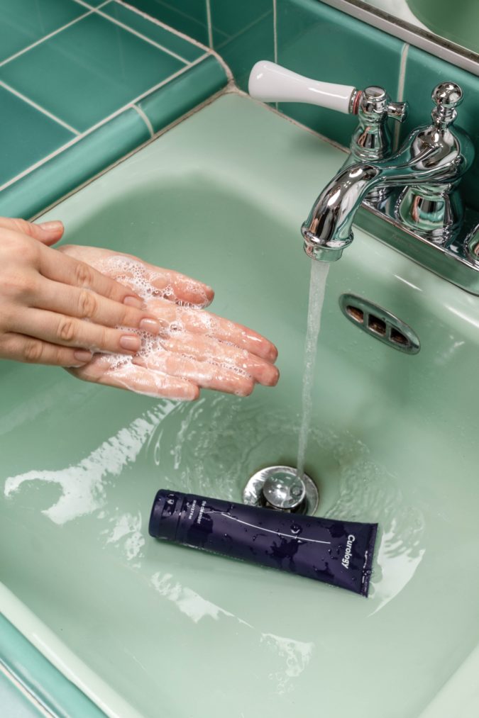 How to Prevent Nails from Breaking on the Side 3 washing hands How to Prevent Nails from Breaking on the Side - 3