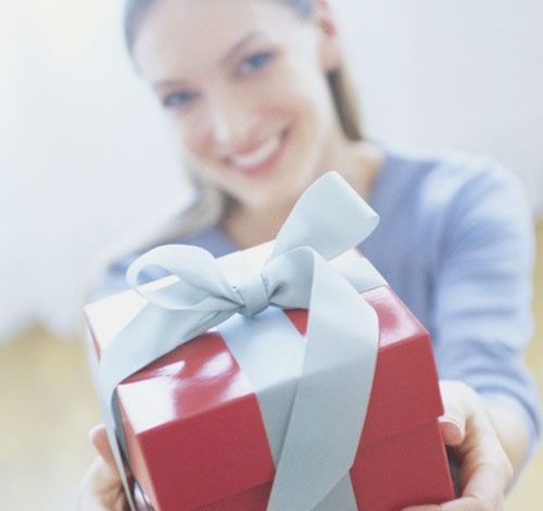 a gift Best 25 Thank You Gift Ideas for Your Personal Trainer - Trainer Gift Guide 1