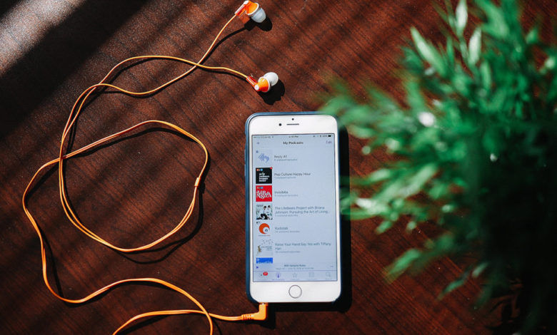 mobile Web Podcasts Podcasts that Go Best with Late-Night Snacks - Choosing podcast streaming 1