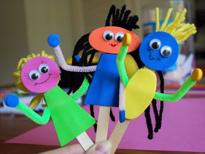 18 Easiest Craft Ideas That You Can Create with Your Kids 15 Puppets out of Popsicle Sticks 1 18 Easiest Craft Ideas That You Can Create with Your Kids - 15