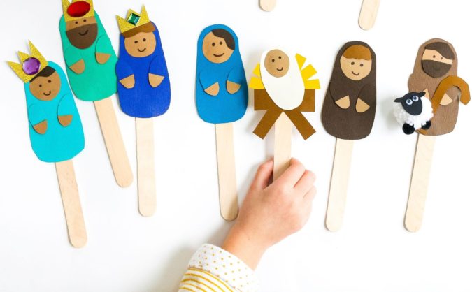 18 Easiest Craft Ideas That You Can Create with Your Kids 14 Puppets out of Popsicle Sticks 18 Easiest Craft Ideas That You Can Create with Your Kids - 14