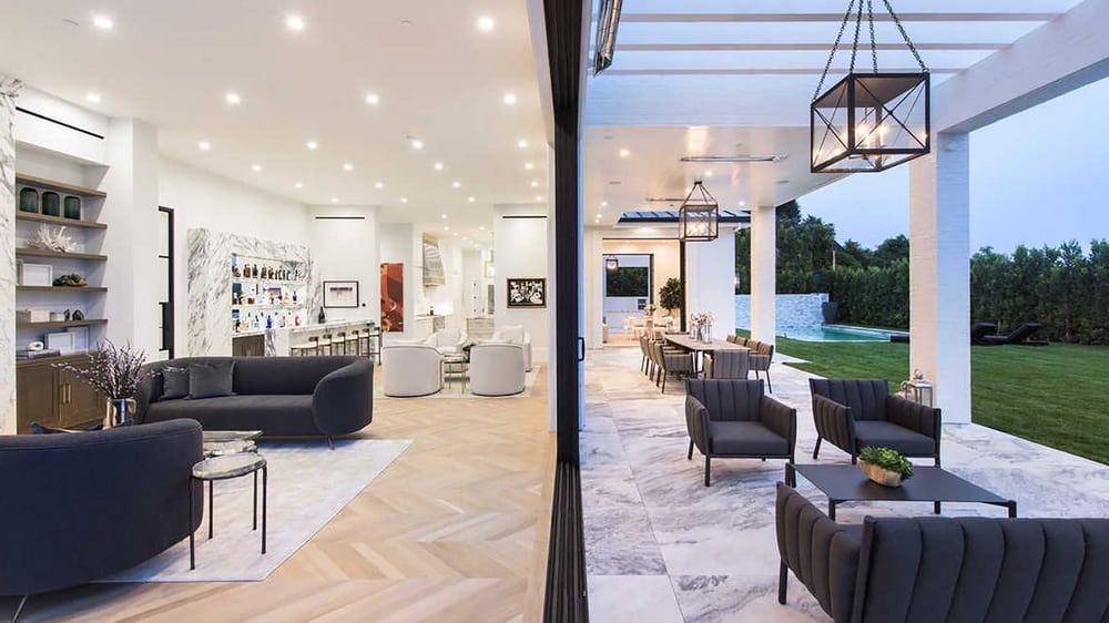 The Lengthy and elegantly spacious luxurious Living Room Top 25 Most Luxurious Rooms in the World - 3