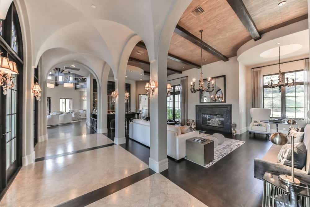 The luxurious living room with archways 1 Top 25 Most Luxurious Rooms in the World - 14