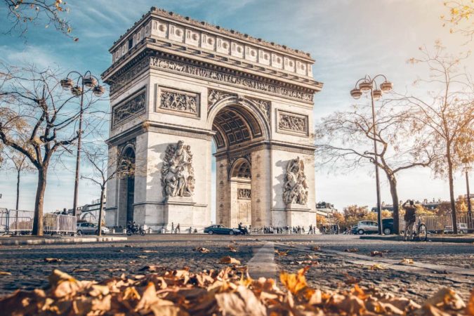 arco triunfo paris 7 Things Americans Should Know Before Visiting France - 12