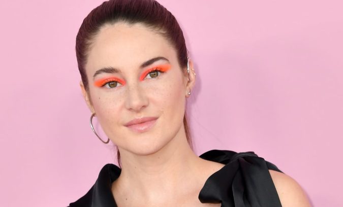 Neon Cat Eyes 15 Most Fabulous Makeup Trends to Be More Gorgeous - 24