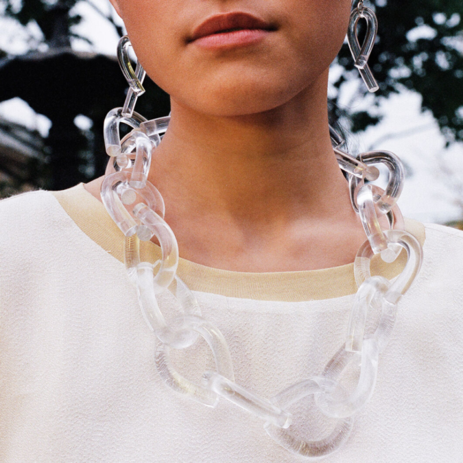 Twist Lucite Necklace and earrings +30 Hottest Jewelry Trends to Follow - 36