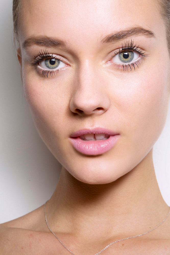 15 Most Fabulous Makeup Trends to Be More Gorgeous 33 Using false lashes 1 15 Most Fabulous Makeup Trends to Be More Gorgeous - 33