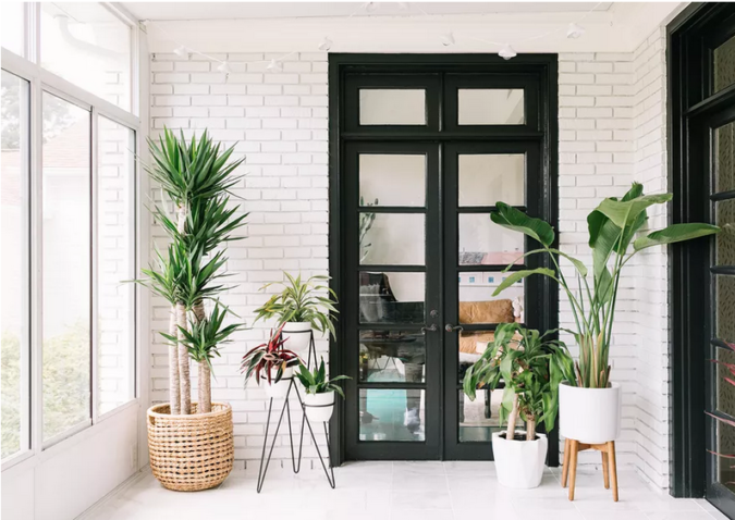 25 Stunning Interior Decorating Ideas for Sunrooms 9 black and white sunroom 25 Stunning Interior Decorating Ideas for Sunrooms - 9