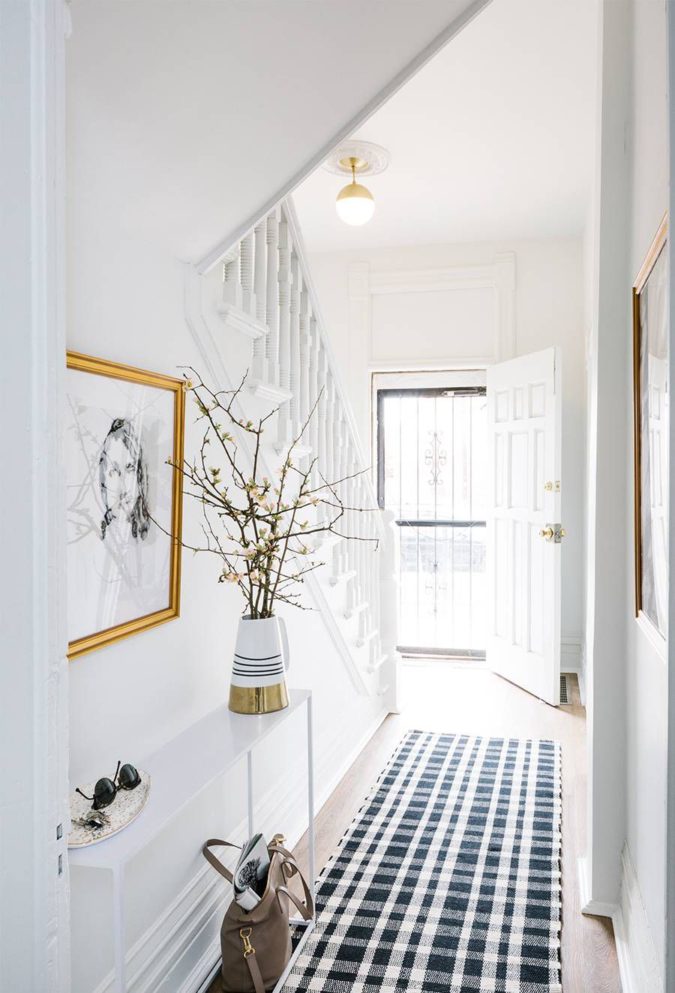 8 Trendy Hallway Decor Ideas to Revamp Your Home 4 hallway decor picture frames 1 8 Trendy Hallway Decor Ideas to Revamp Your Home - 4