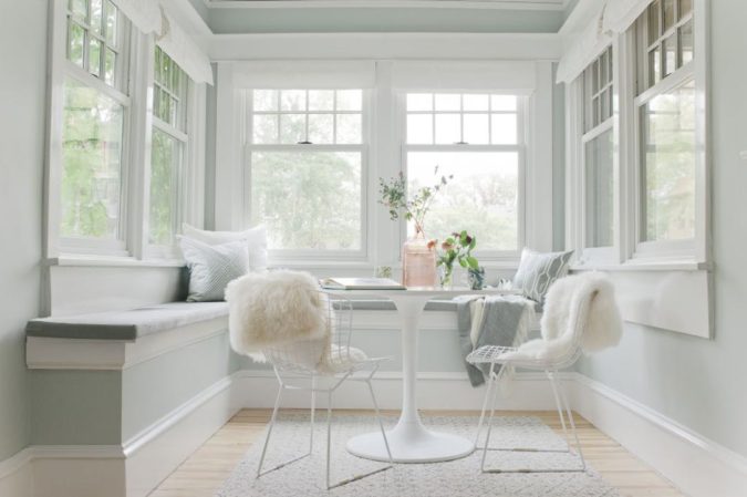home-decor-white-sunroom-2-1-675x449 25 Stunning Interior Decorating Ideas for Sunrooms