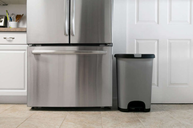 kitchen garbage 2 10 Ways to Keep Your Home Smelling Clean and Fresh - 16