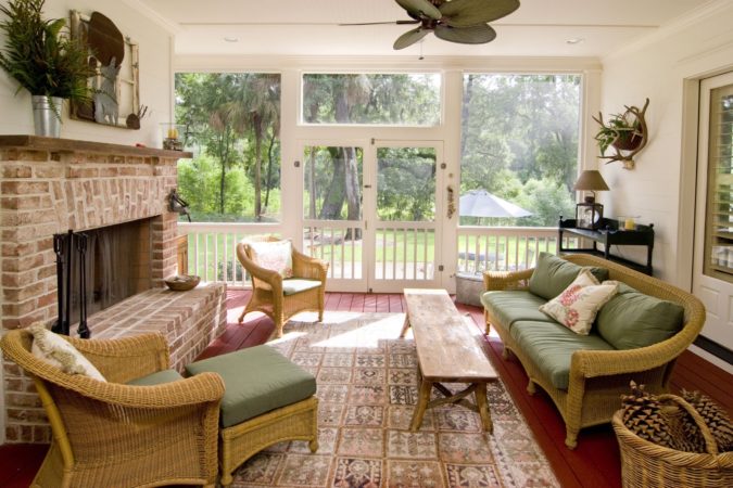 sunroom-with-wicker-furniture-3-675x450 25 Stunning Interior Decorating Ideas for Sunrooms