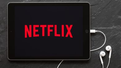 tablet watching netflix Why Netflix Gift Card Is The Perfect Gift - Lifestyle 4