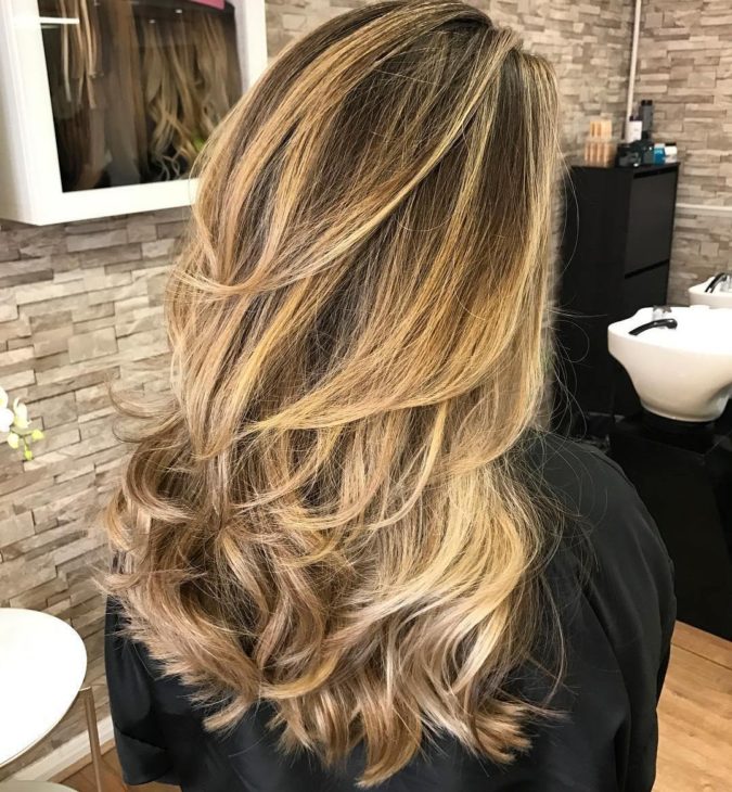 25 Best Trendy Hairstyles for Women over 40 to Look Younger 39 Blonde layers. 25 Best Trendy Hairstyles for Women over 40 to Look Younger - 39