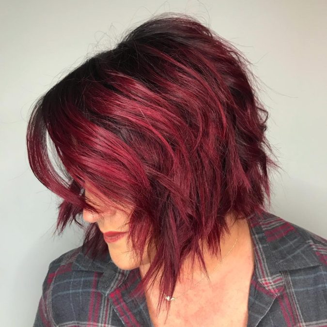 25 Best Trendy Hairstyles for Women over 40 to Look Younger 55 The Auburn wavy style. 25 Best Trendy Hairstyles for Women over 40 to Look Younger - 55