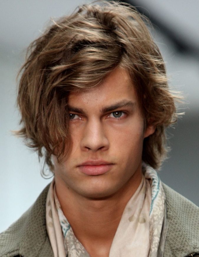 The asymmetrical hairstyle 1 Top 10 Hottest Hairstyles To Suit Men With Round Faces - 1