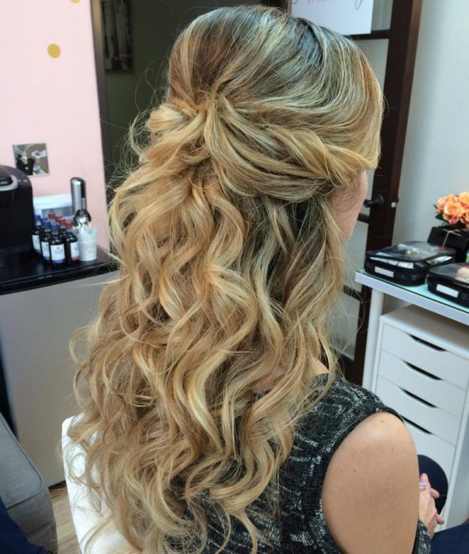 25 Best Trendy Hairstyles for Women over 40 to Look Younger 6 The relaxed wavy half up. 25 Best Trendy Hairstyles for Women over 40 to Look Younger - 6