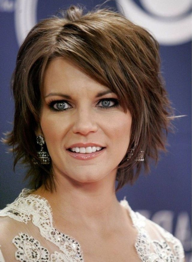 The side swept hair bob 25 Best Trendy Hairstyles for Women over 40 to Look Younger - 75