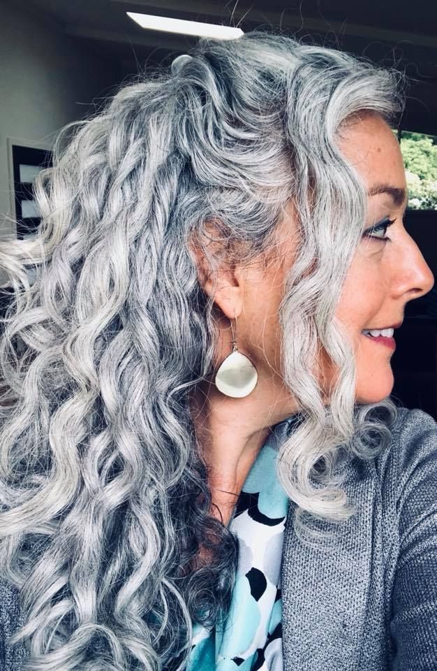 Thegray salt and pepper curls 15 Beautiful Gray Hairstyles that Suit All Women Over 50 - 41