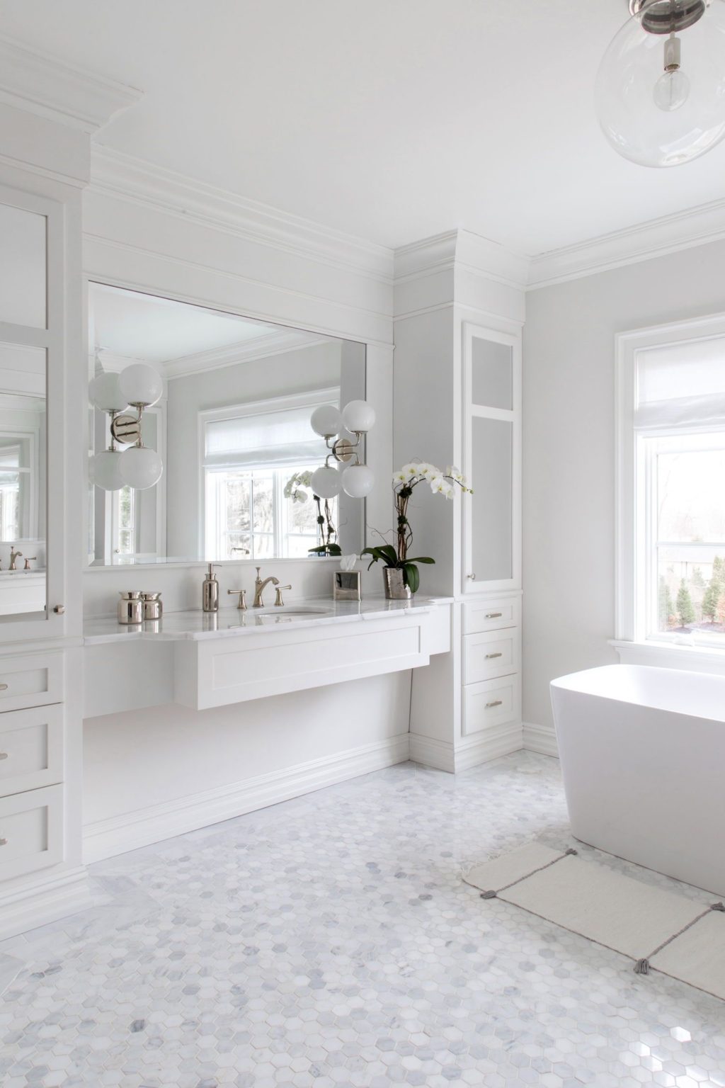 All whites design. Top 10 Outdated Bathroom Design Trends to Avoid - 12