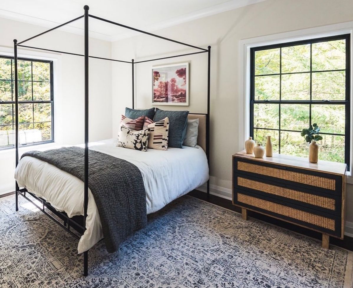 Canopy beds Top 10 Outdated Home Decorating Trends to Avoid - 15