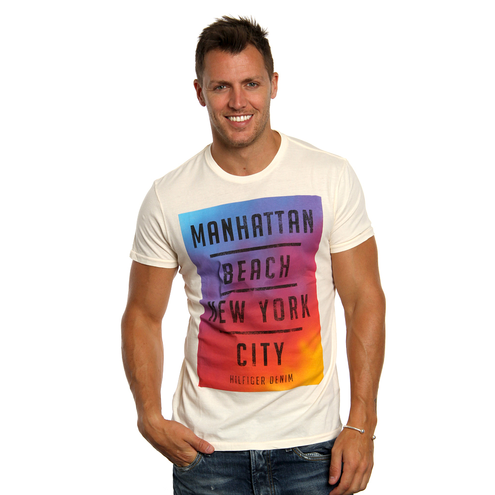 Top 10 Outdated Fashion and Clothing Trends to Avoid 6 Clothing with large logos Top 10 Outdated Fashion and Clothing Trends to Avoid - 6