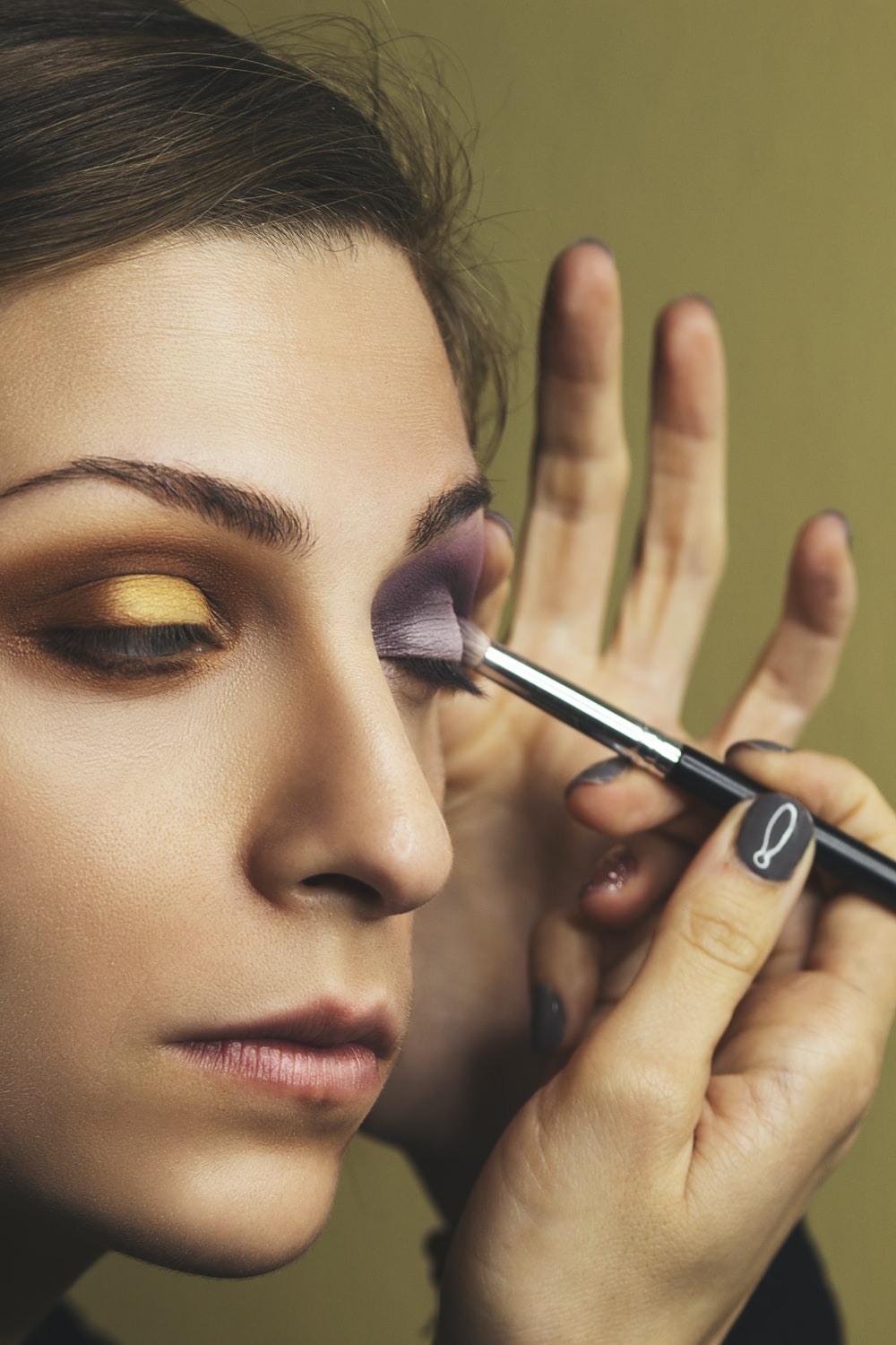 Contrasting shades outdated makeup trend