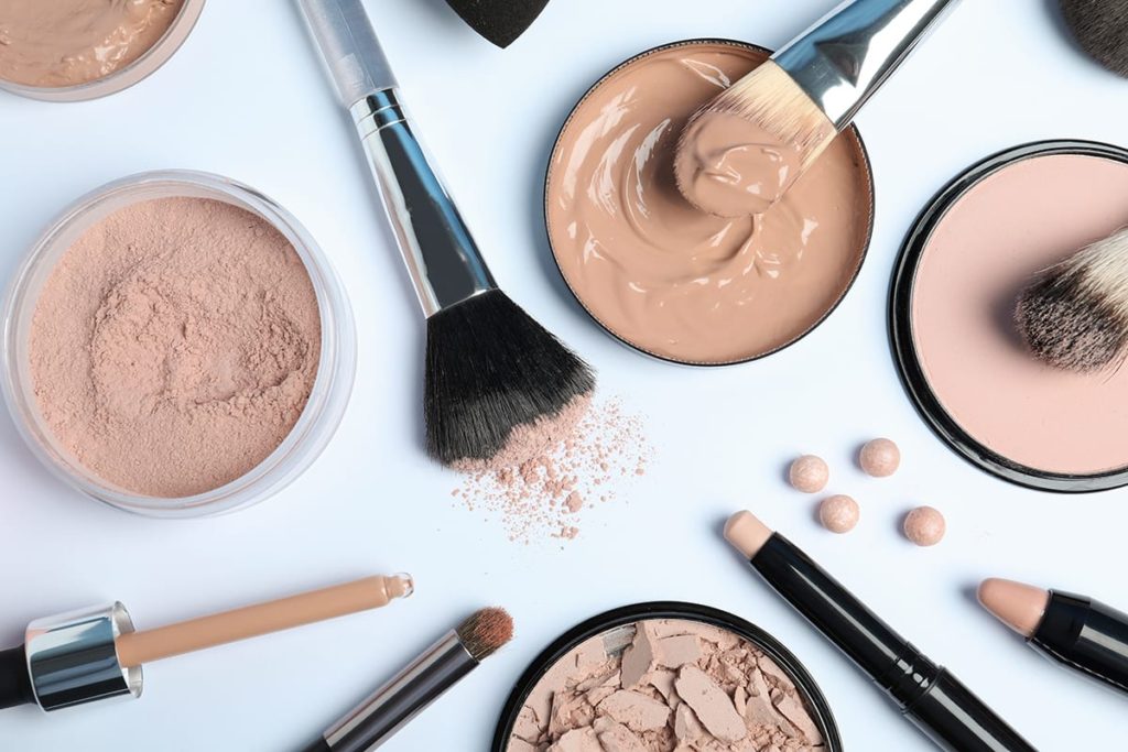 Foundation and Concealer 10 Tips for Gorgeous Natural Makeup Looks - 9