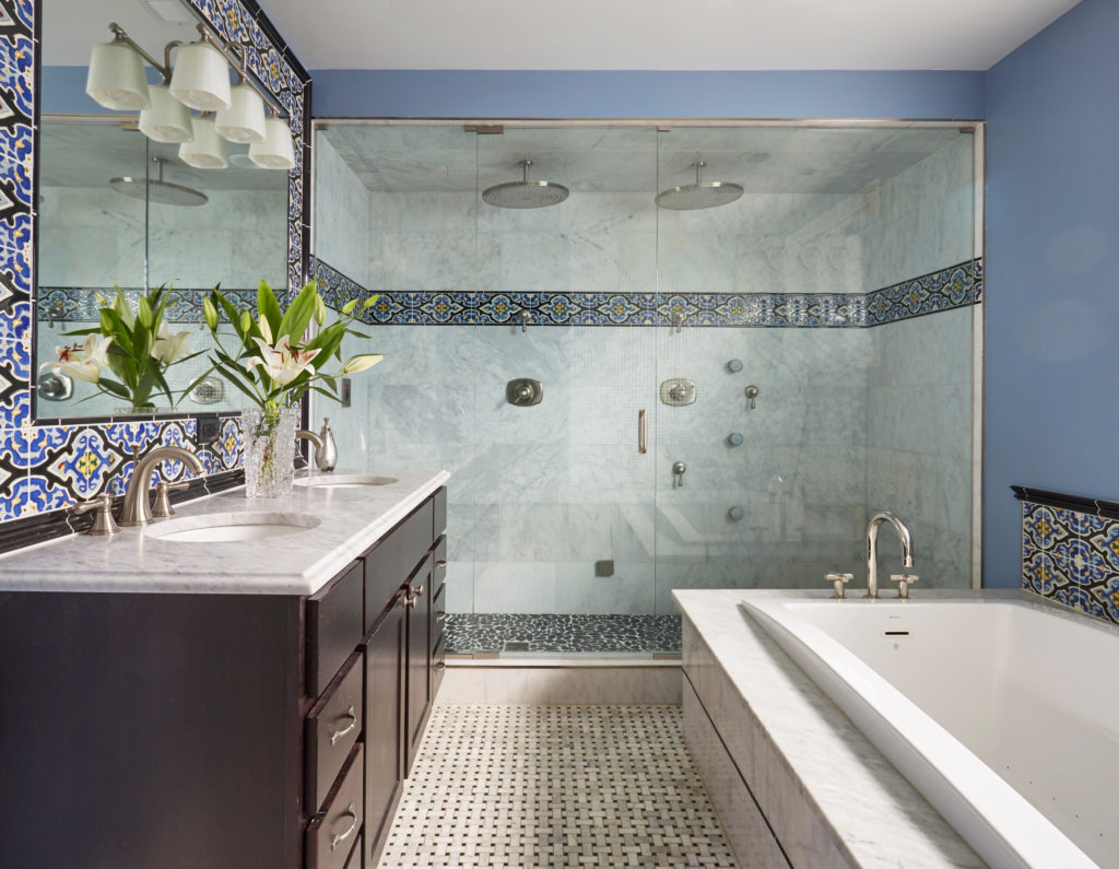Showers and tubs. Top 10 Outdated Bathroom Design Trends to Avoid - 21