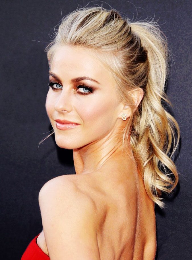 The curly ponytail style. +35 Hottest Ponytail Hairstyles that Suit All Women - 16