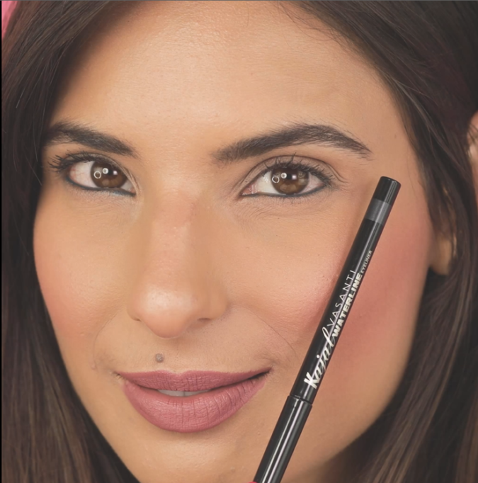 eye-pencil-675x682 10 Tips for Gorgeous Natural Makeup Looks in 2021