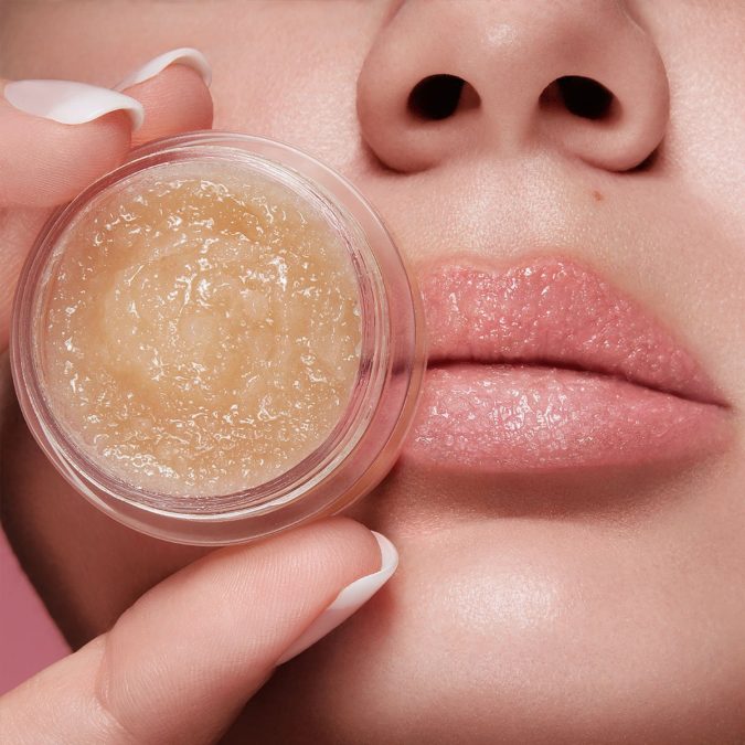 lips-scrub-675x675 How to Get Natural "No-Makeup" Makeup Look for Work (Step by Step)