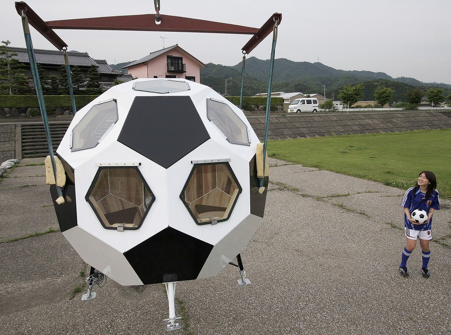 Ball shaped house in Japan Top 25 Strangest Houses around the World - 40