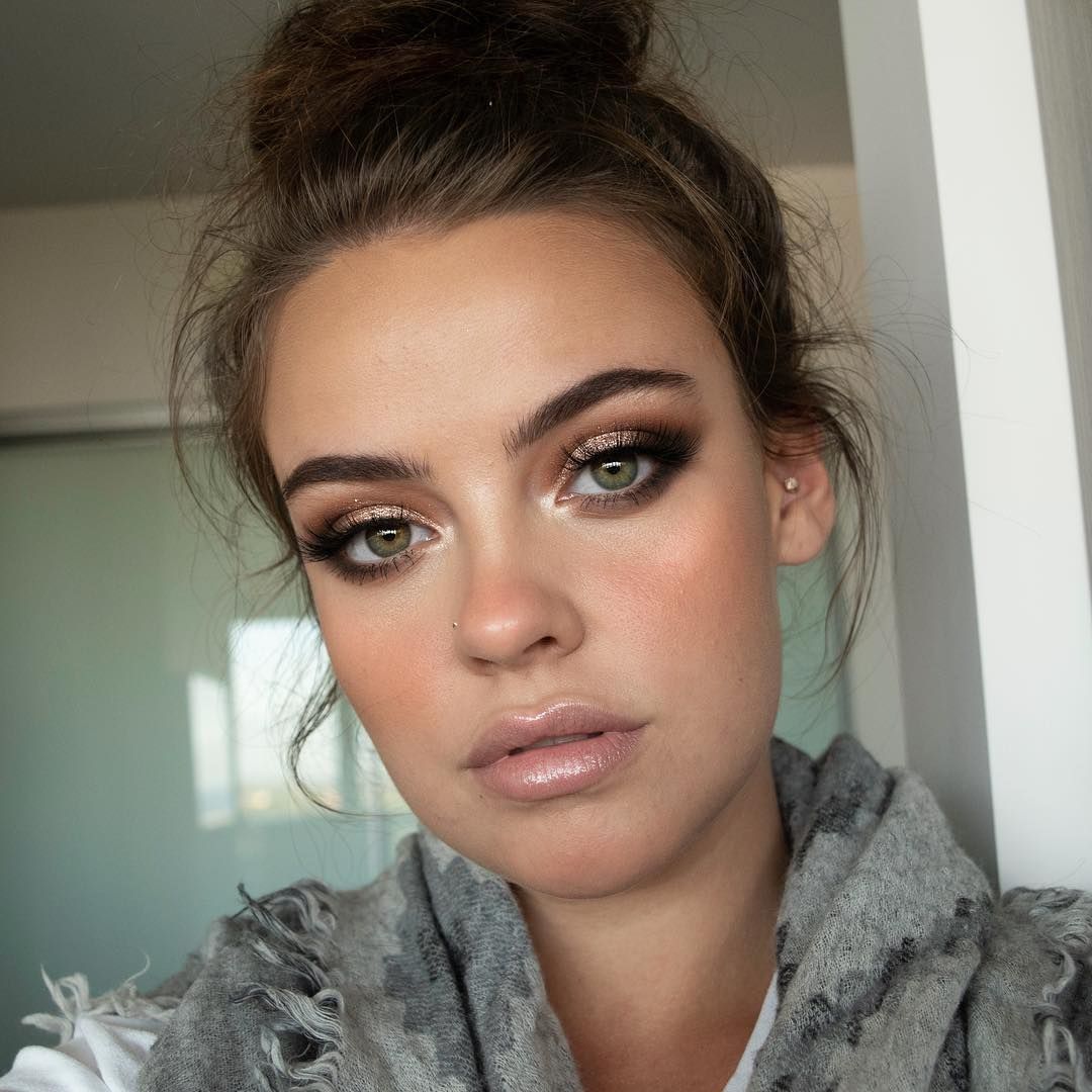 Basic and easy Smokey Eye with glitter in the middle. 60+ Hottest Smokey Eye Makeup Looks - 18