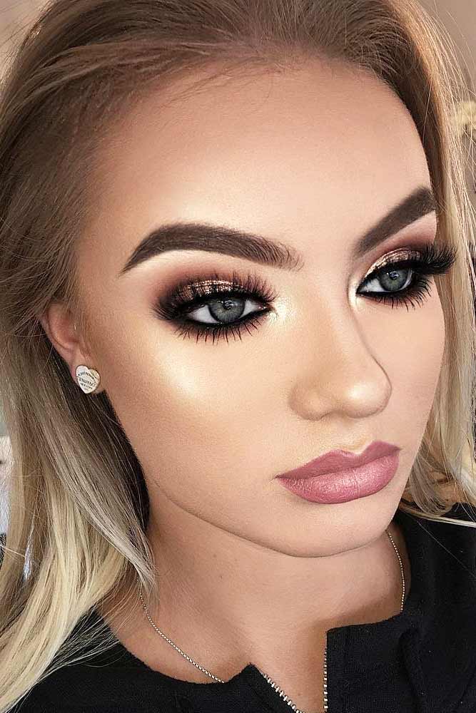 Basic-and-easy-Smokey-Eye-with-glitter-in-the-middle 60+ Hottest Smokey Eye Makeup Looks in 2022