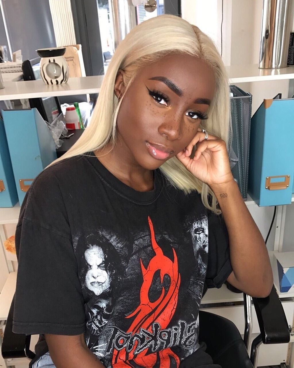 Bleached Yellow Blonde. 7 e1599165430274 +35 Hottest Hair Color Trends for Dark-Skinned Women - 28