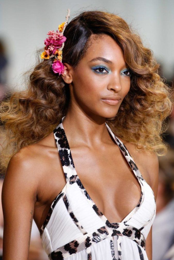 Caramel-Ombre-1-675x1012 +35 Hottest Hair Color Trends for Dark-Skinned Women