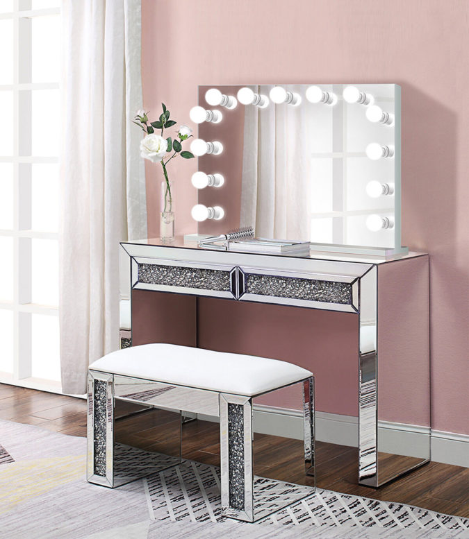Lighted mirror vanity table 1 Hottest 50+ Stylish Makeup Vanity Ideas - 51