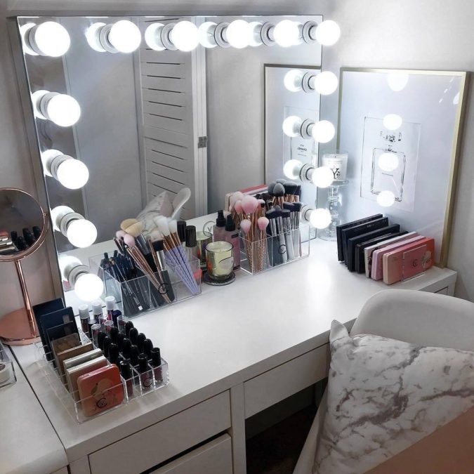 Lighted mirror. Hottest 50+ Stylish Makeup Vanity Ideas - 50