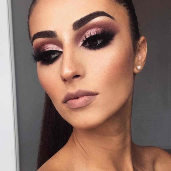 Mauve-Blend-With-Dramatic-Flick-1-675x675 60+ Hottest Smokey Eye Makeup Looks in 2022