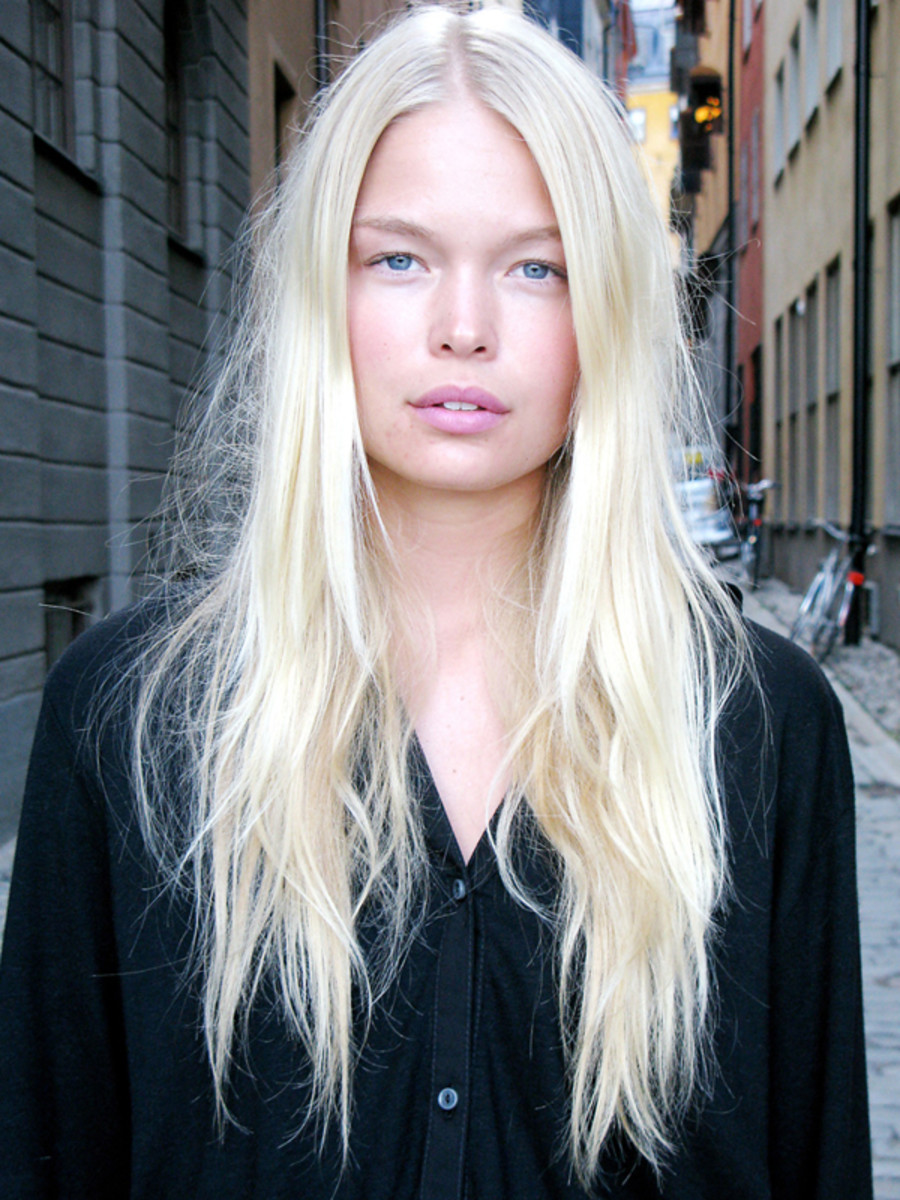 Platinum-Blonde..-1 Top 10 Hair Color Trends for Blonde Women in 2022