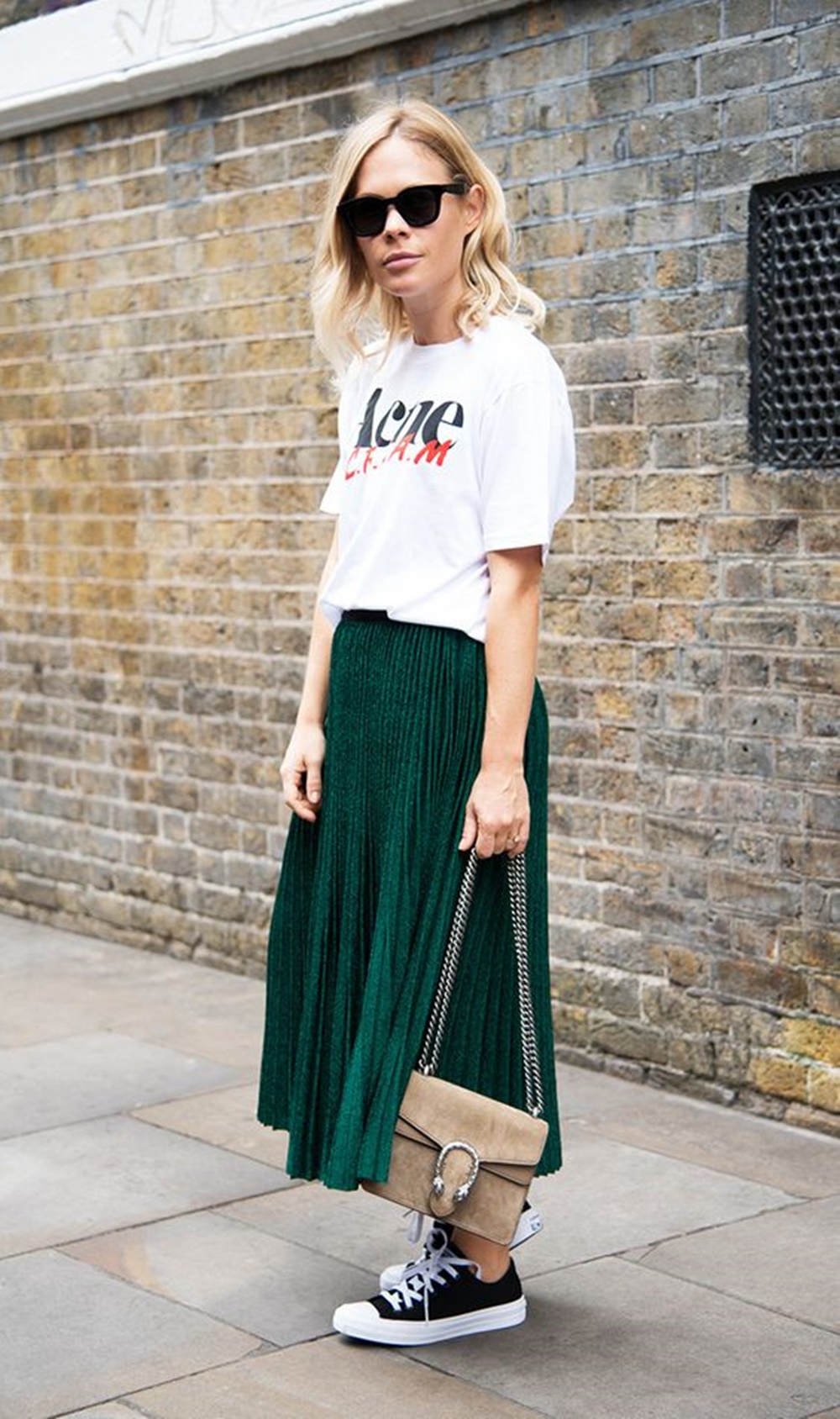 Skirt and T shirt. 1 120+ Fashion Trends and Looks for College Students - 4
