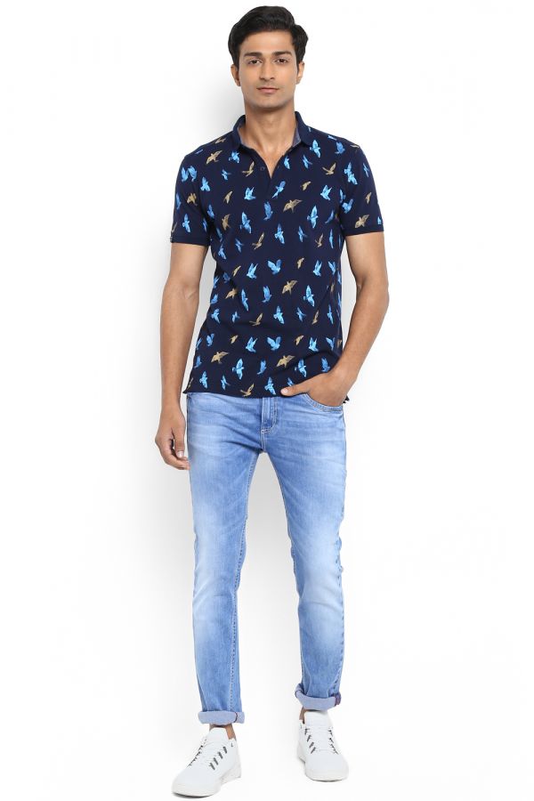 120+ Fashion Trends and Looks for College Students 6 T shirt and jean trousers 1 120+ Fashion Trends and Looks for College Students - 6