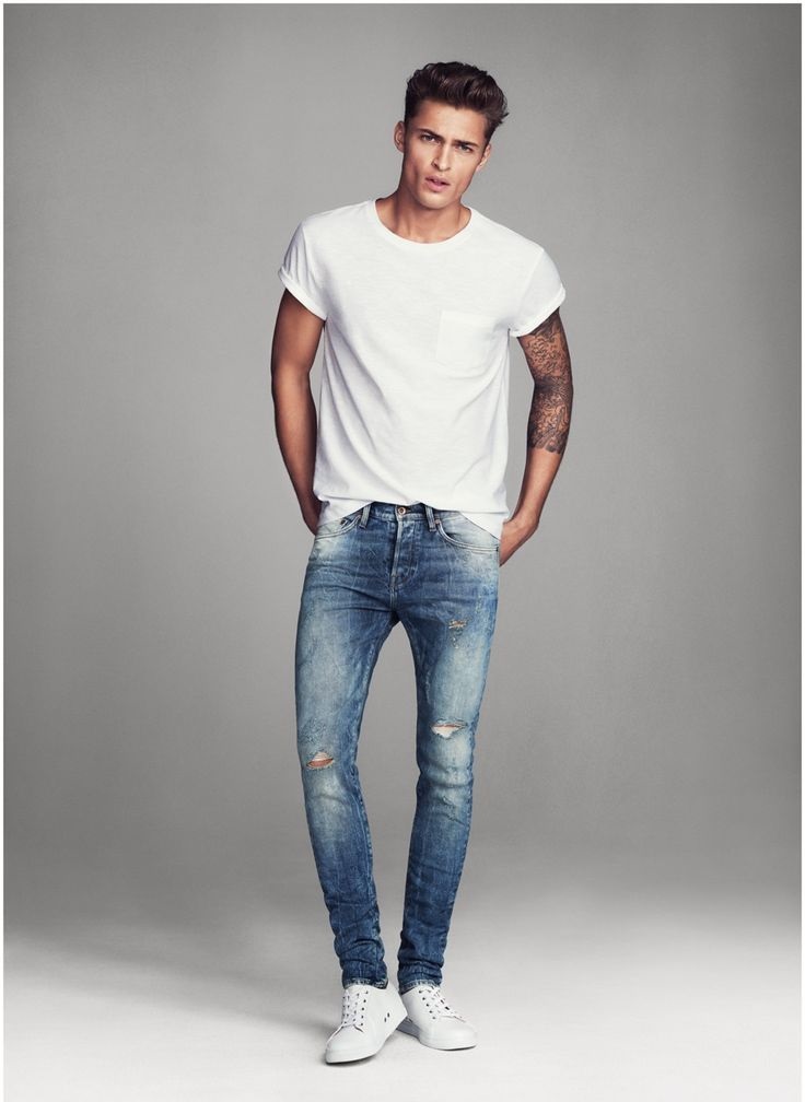 120+ Fashion Trends and Looks for College Students 4 T shirt and jean trousers 3 120+ Fashion Trends and Looks for College Students - 4