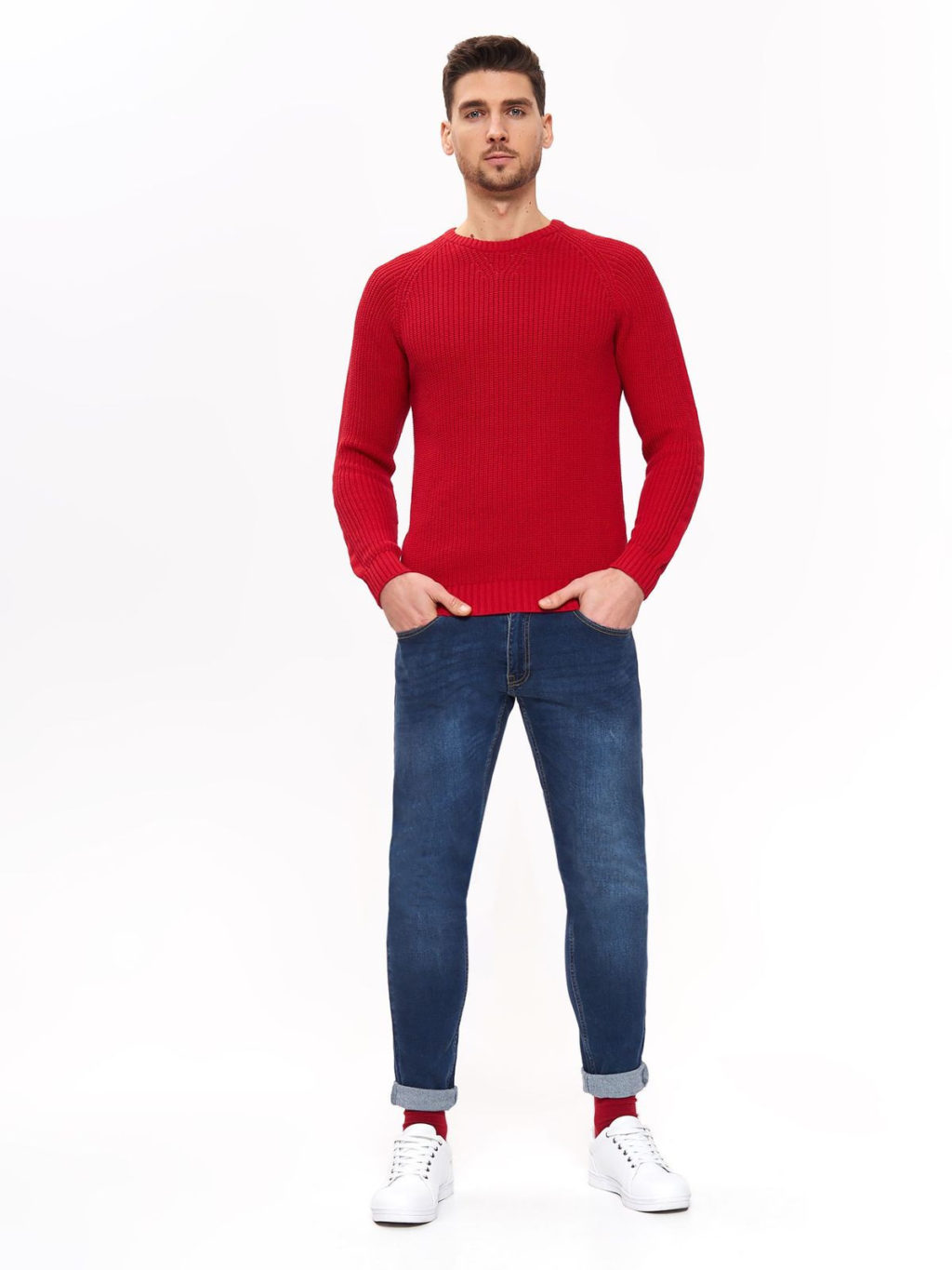 120+ Fashion Trends and Looks for College Students 3 T shirt and jean trousers. 3 120+ Fashion Trends and Looks for College Students - 3